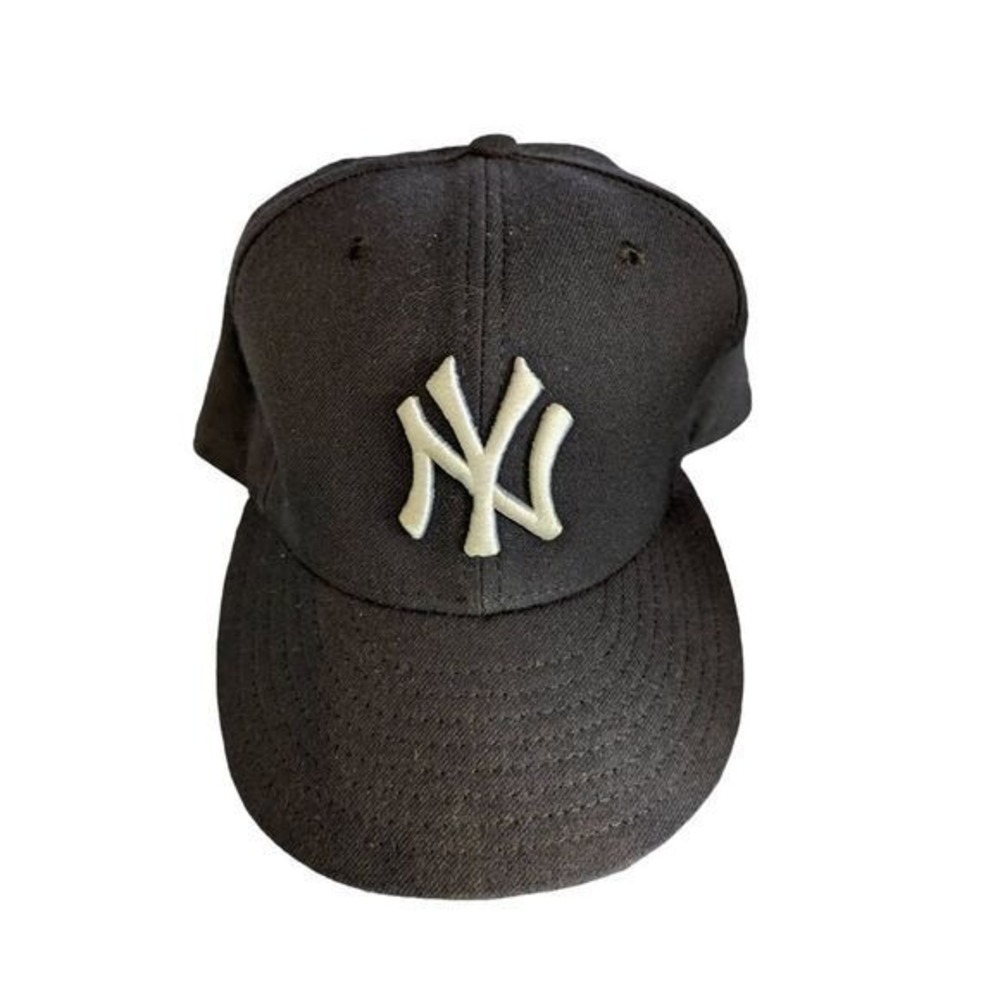 New York Yankees New Era 59FIFTY Fitted Hat Black White Size 7 3/8 MLB Cap